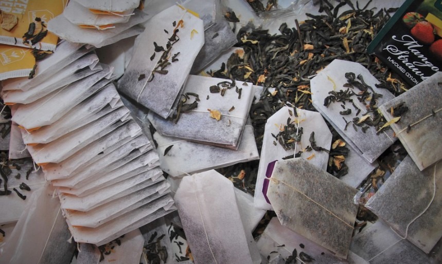 unlabeled tea bags