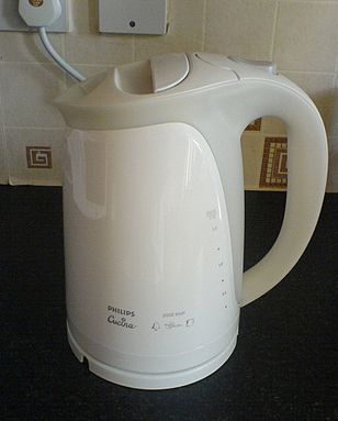 Contemporary-Electric_kettle_phillips_white