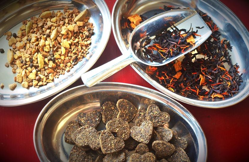 Teas and herbal in silver open dishes