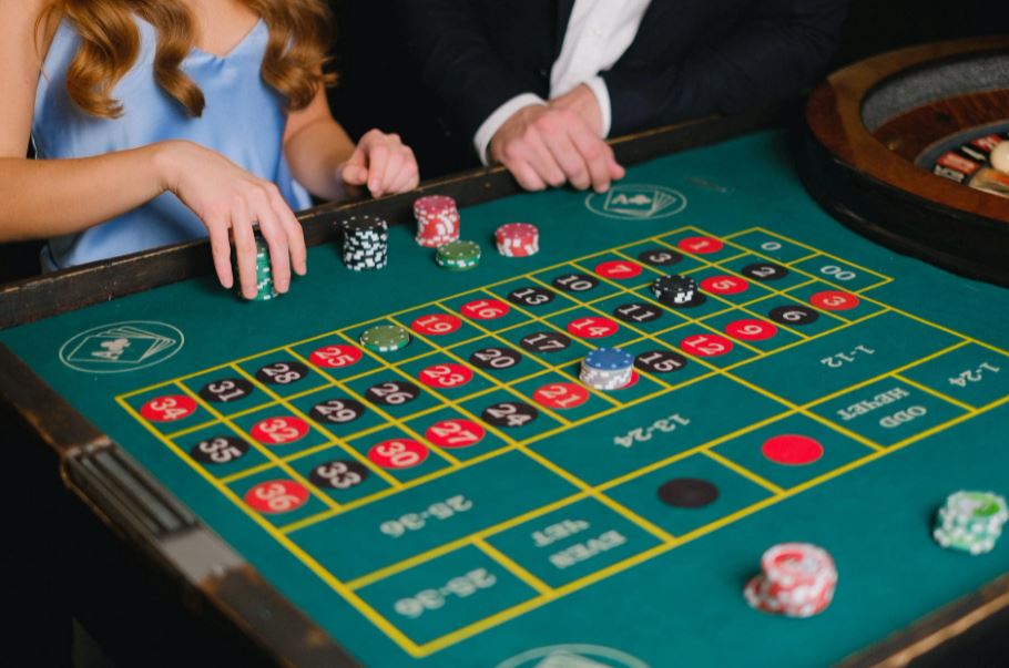 Some features involved in playing casino games online